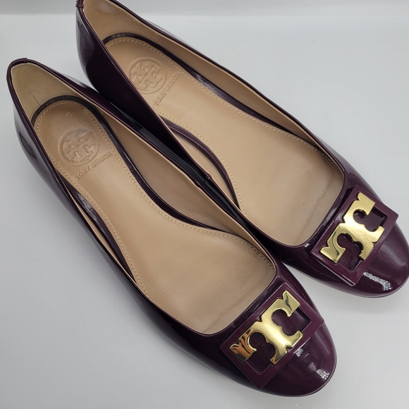 Tory Burch Gigi Patent Pumps Size 7M Burgundy Block Heel Gold Tone Logo $278 - Picture 2 of 11